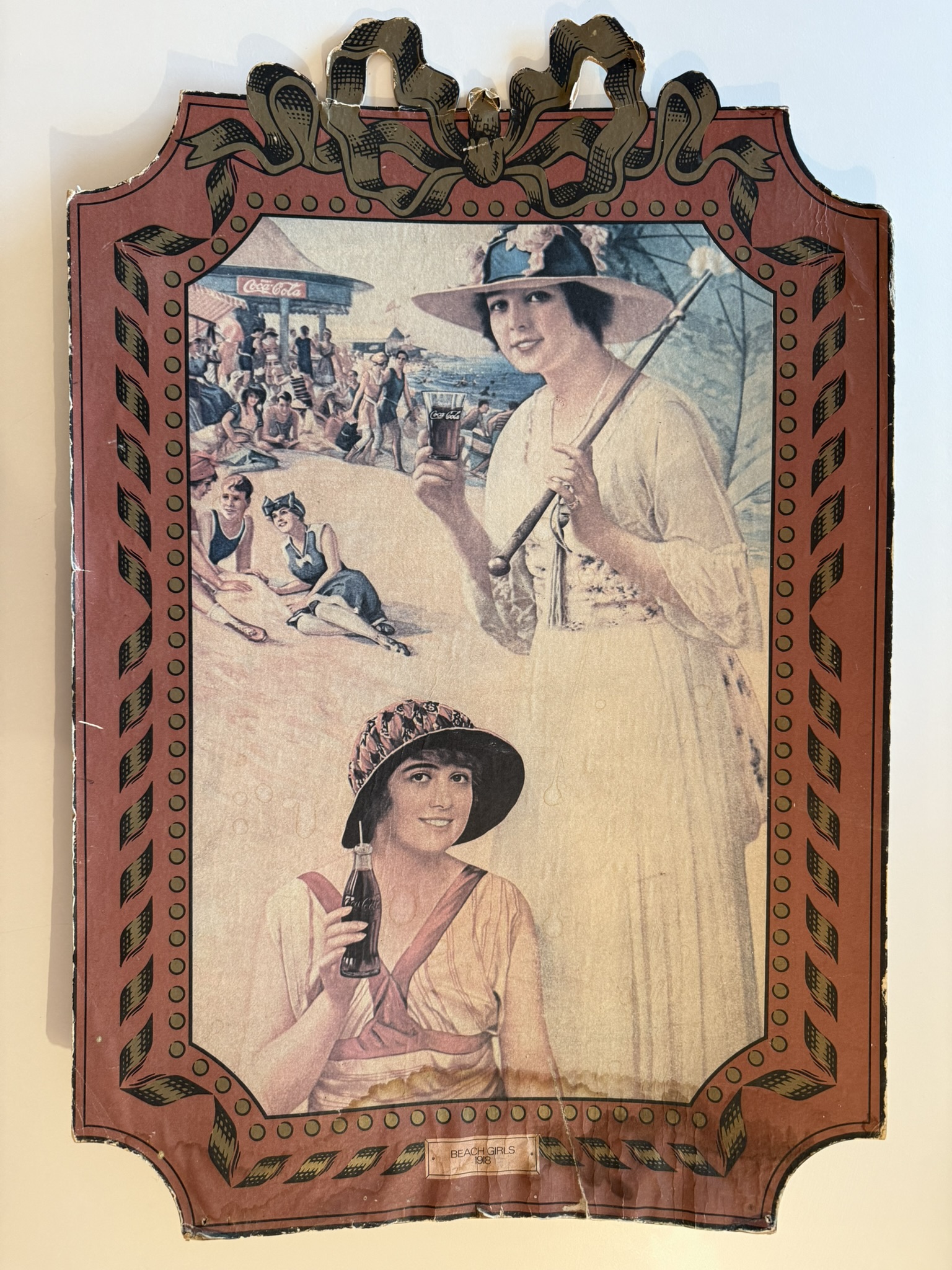 Plakat Coca-Cola Beach Girls 1918, SAD, 1918; papir, karton, štampano; 70, 5 h 46, 5 cm - pre restauracije