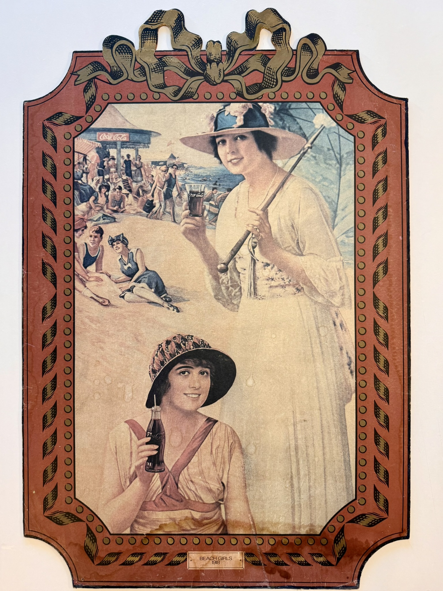Plakat Coca-Cola Beach Girls 1918, SAD, 1918; papir, karton, štampano; 70, 5 h 46, 5 cm - posle restauracije
